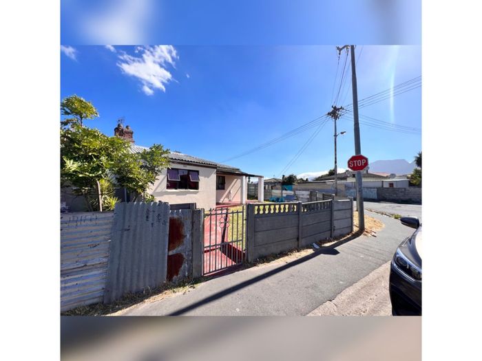 House To Rent in Hazendal: 2 Bedrooms, secure parking, near schools and transport.