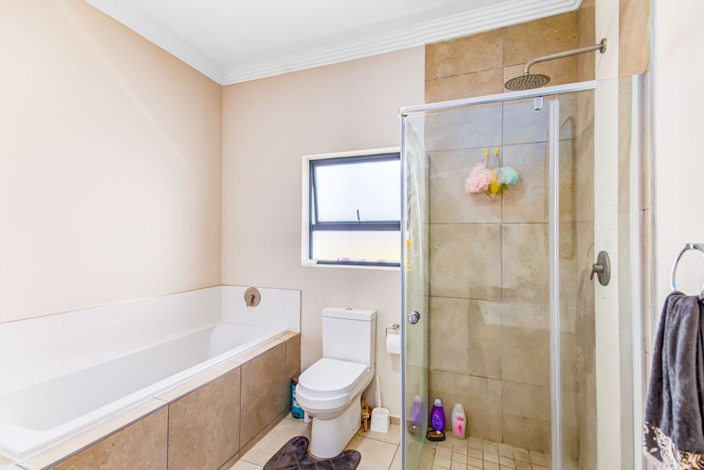 3rd bathroom shared by 2 bedrooms