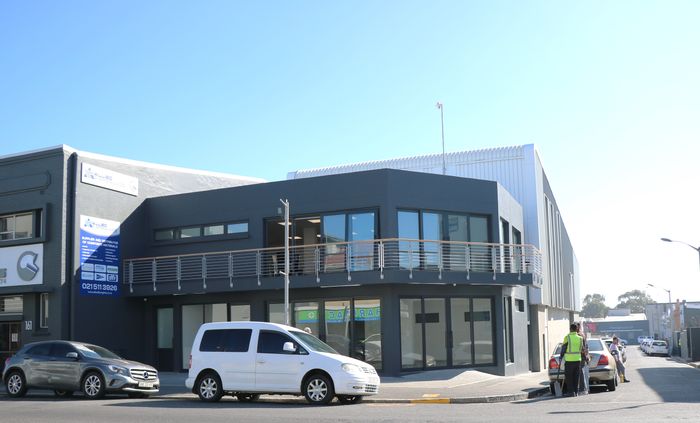 Retail space to rent in Maitland, 90 sqm on busy Voortrekker Road.