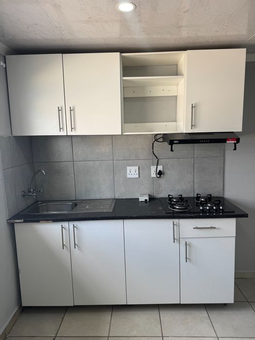 1-Bedroom Apartment To Rent in Turffontein with Prepaid Electricity and Gas Stove.