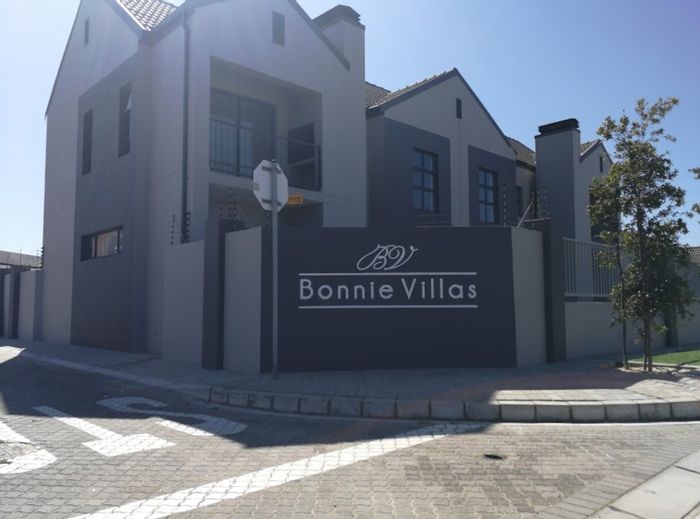 2-Bedroom Apartment in Bonnie Brae To Rent with Parking and Convenient Amenities