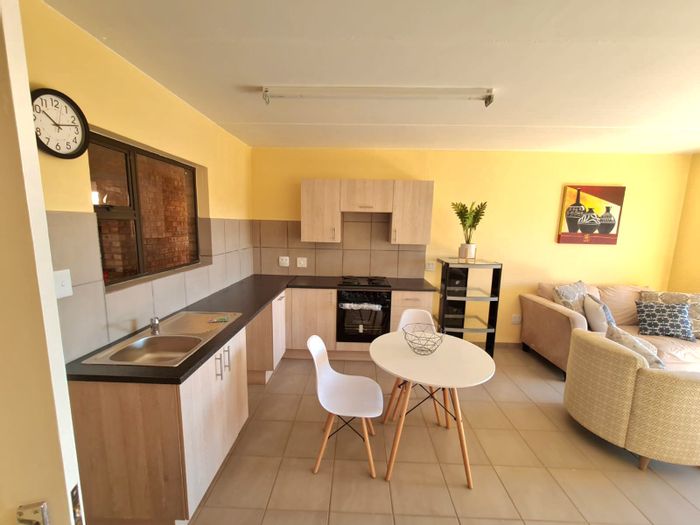 Modern 2-Bedroom Townhouse for Rent in Convenient Albertsdal Location!