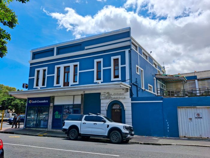 Retail space to rent in Woodstock: 260 sqm, high visibility, accessible location.