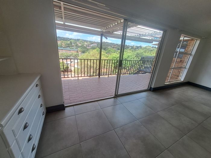 2-Bedroom Flat To Rent in Roodekrans with backyard and parking options.