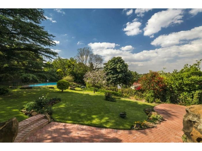 3-bedroom house with pool, koi pond, and garden in Ferndale To Rent.