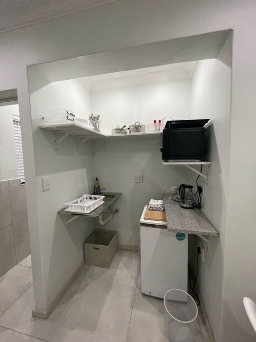 Furnished 1-bedroom apartment in Welgelegen, close to amenities and medical facilities.