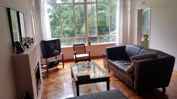 Flat to Rent in Melrose: 2 beds, garden view, secure parking, near Gautrain.