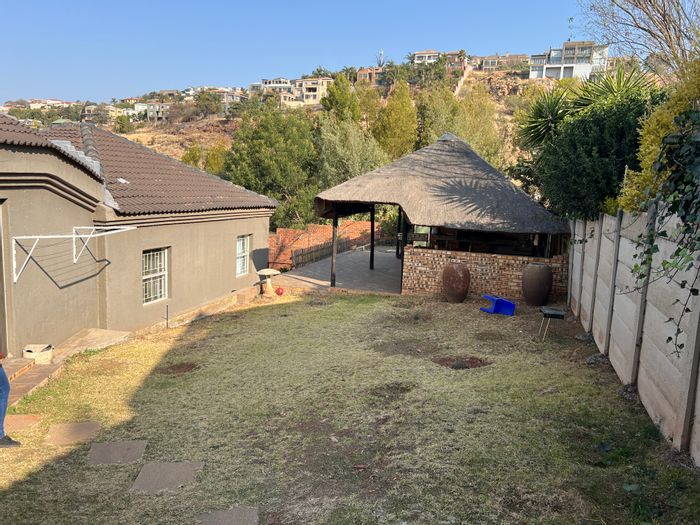 Cottage To Rent in Noordheuwel: 1 bedroom, prepaid electricity, water included.