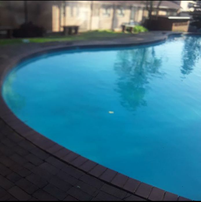 Townhouse in Albertville To Rent: Pool access, communal living, near key landmarks.