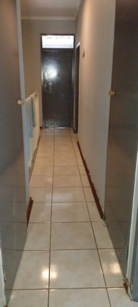 Corridor to bedrooms and Batchroom