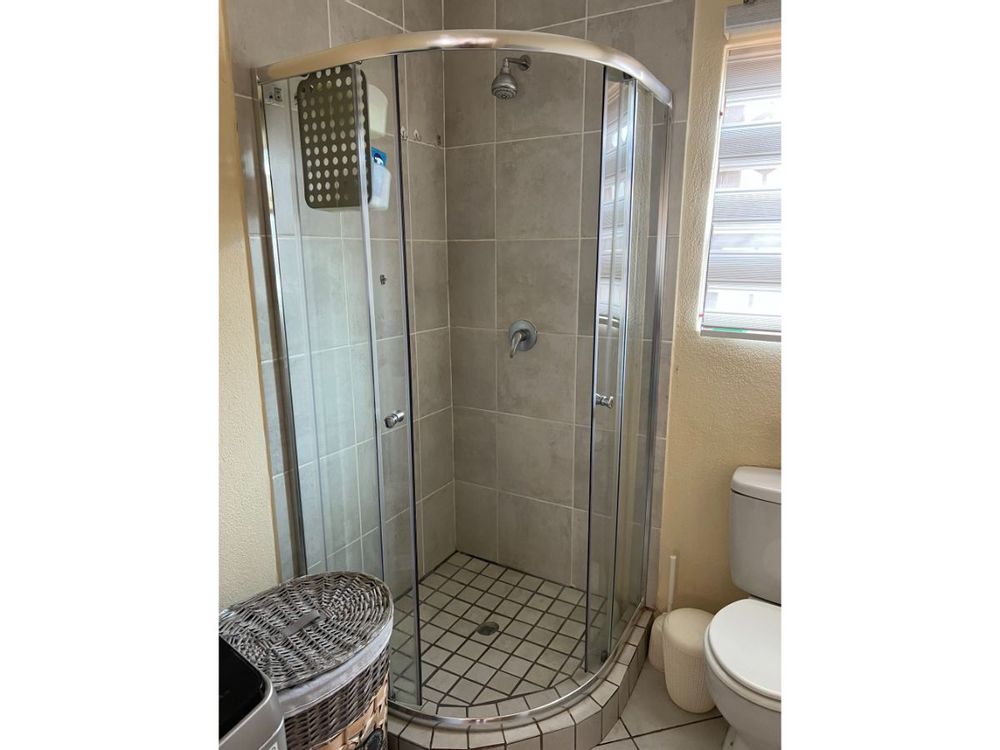 Master bedroom bathroom 