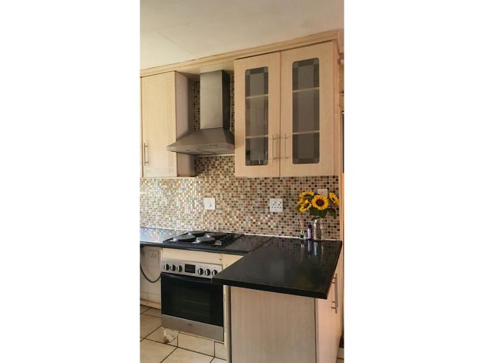Norkem Park Townhouse To Rent: 3 Bedrooms, open living space, braai area.