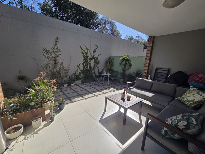 Malanshof Apartment To Rent: 2-bed, private garden, energy-efficient, ample parking.