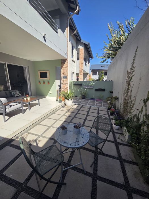 Malanshof Apartment To Rent: 2-bed, private garden, energy-efficient, secure complex amenities.