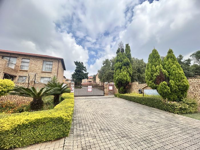 2-Bedroom Apartment To Rent in Ruimsig with secure parking and community amenities.