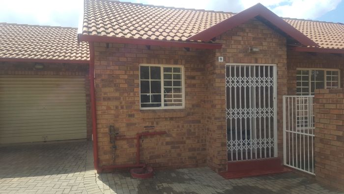 To Rent: 2-Bedroom Townhouse in Moreleta Park with Private Garden and Secure Parking.