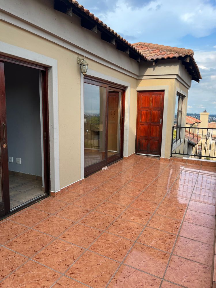 Bedroom1  with balcony 