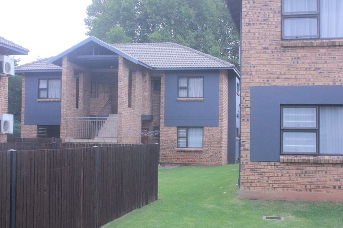 2-Bedroom Apartment in Comet with Pool, Security, and Parking - To Rent!