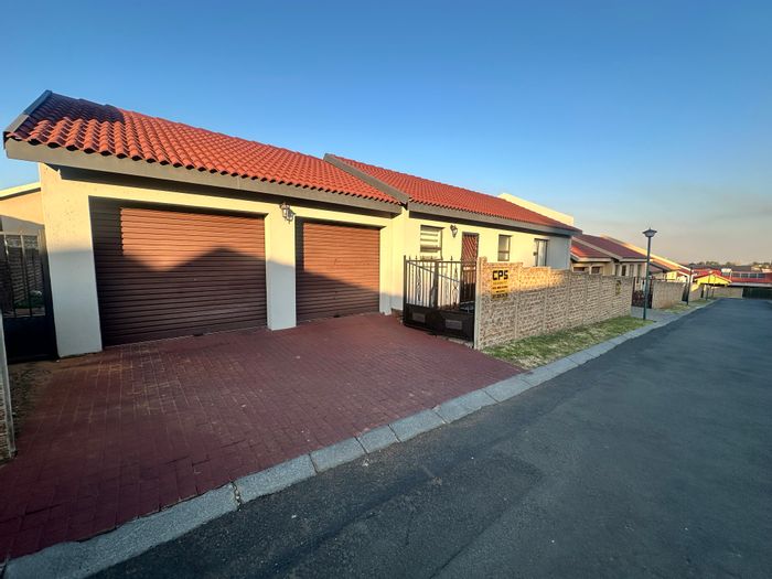 3-Bedroom House in Union with Private Garden, Double Garage, and 24/7 Security.