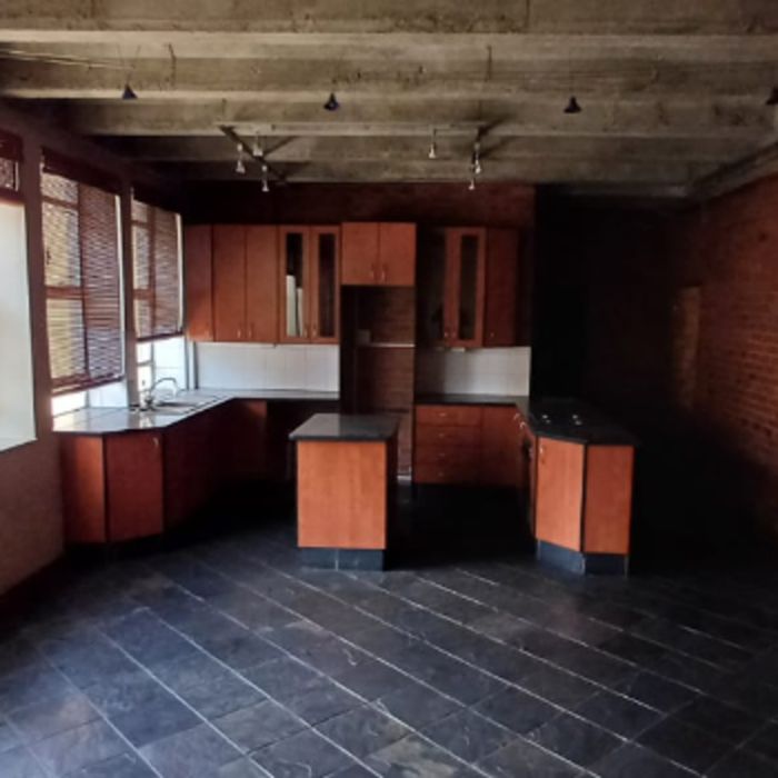 1-Bedroom Apartment in Marshalltown with Covered Parking, Near Public Transport and Shopping.