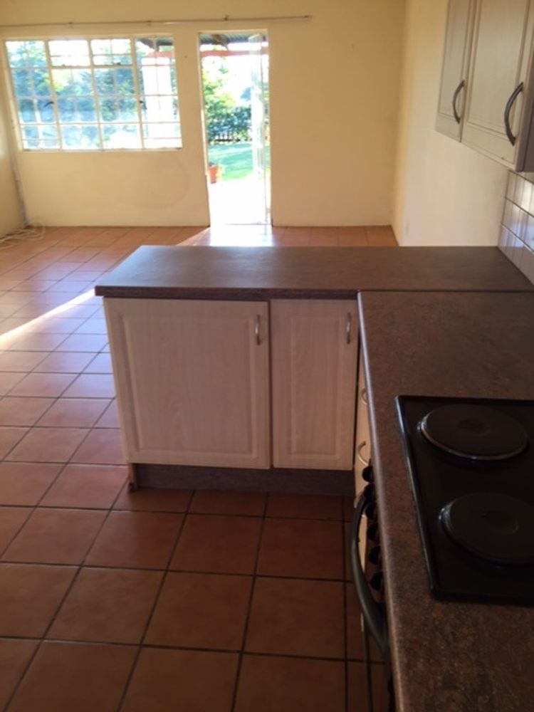 Kitchen looking to lounge