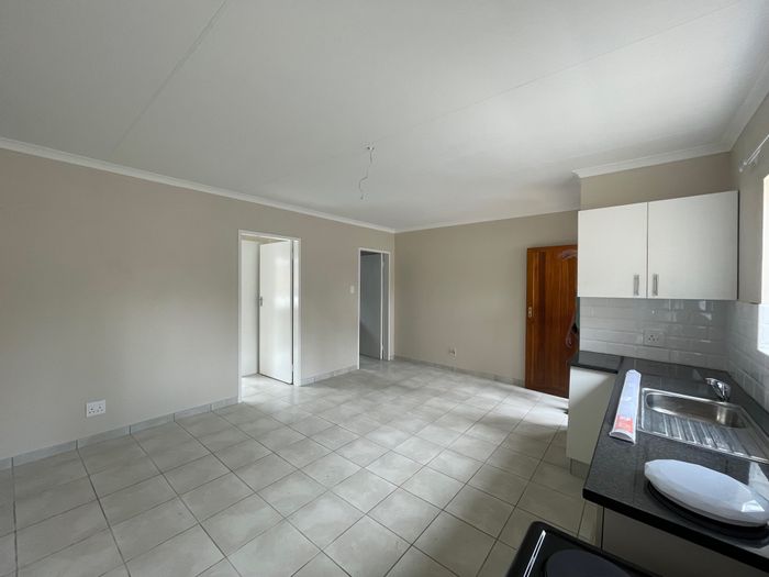 1 Bedroom Apartment in Northmead To Rent, Pet Friendly with Garden and Garage.