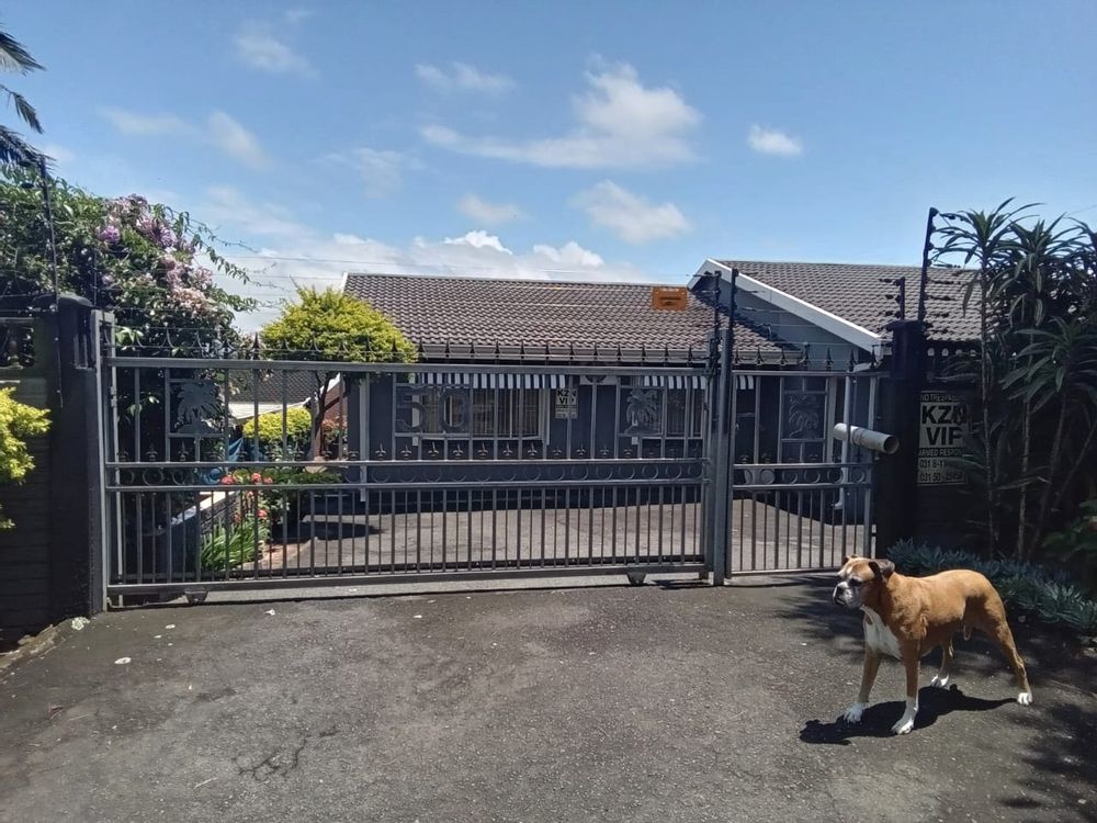 Secure property, electric gate and fence 