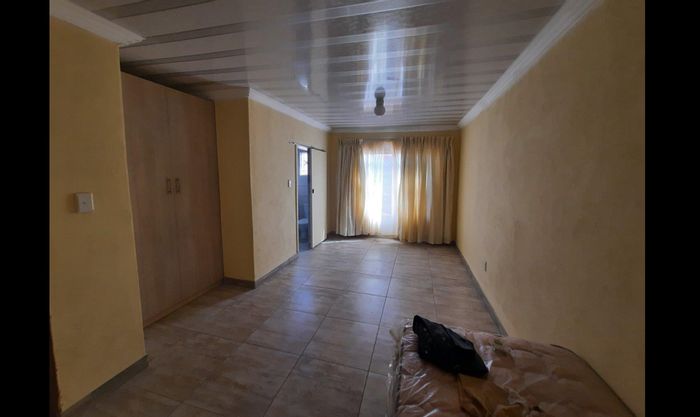 Spacious Bachelor House with Built-In Bathrooms for Rent in Ga-Rankuwa Zone 3