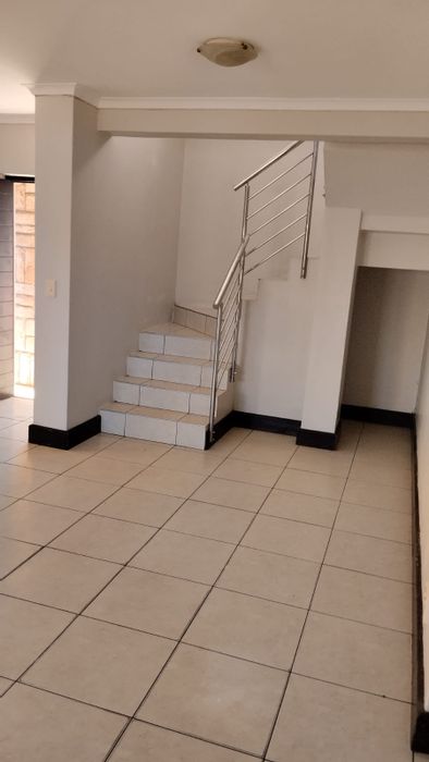 3-bedroom townhouse in Parklands with courtyard, garage, and security estate. To Rent.