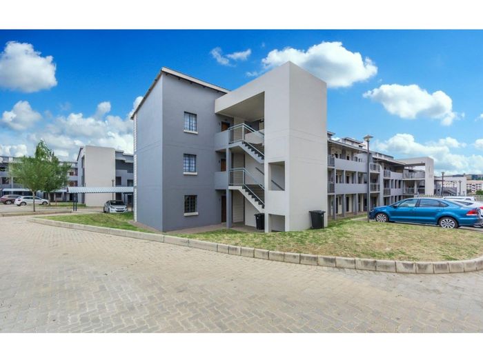 To Rent: 2-Bedroom Apartment in Country View with secure complex and parking.
