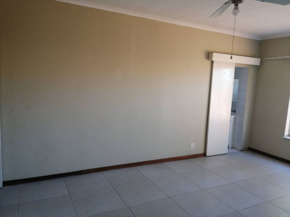 Main bedroom with ensuite bathroom