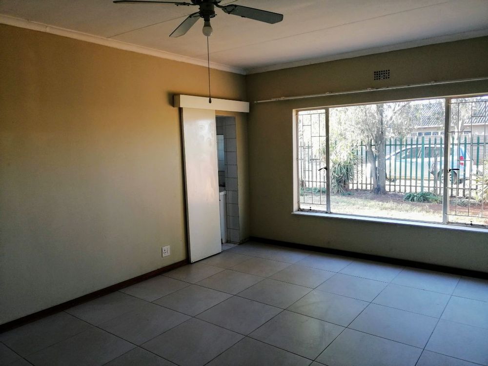 Main bedroom with ensuite bathroom