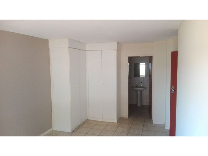 3-Bedroom Apartment To Rent in Doringkloof with Pool, Security, and Squash Courts.