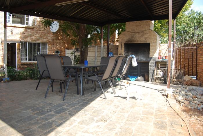 Pet-friendly townhouse in Annlin with garage, braai area, and nearby amenities. To Rent.