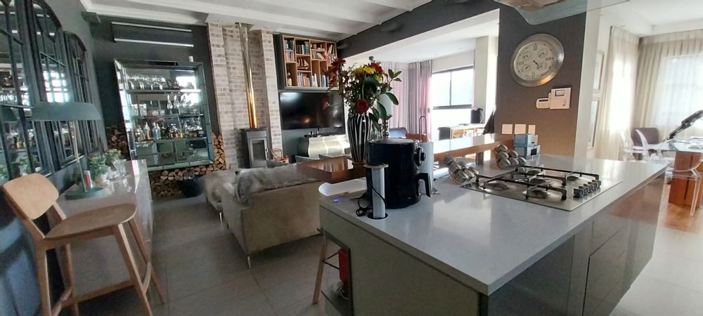 Kitchen to Lounge