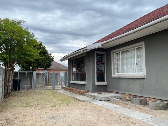3 Bedroom House To Rent in Belmont Park with communal areas and pet-friendly policy.