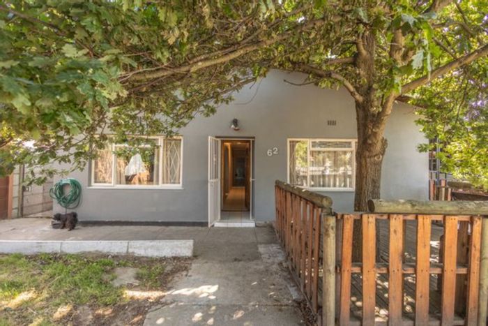 Windsor Park Estate Apartment To Rent: 1 Bedroom, Parking, Communal Garden & Braai Area.