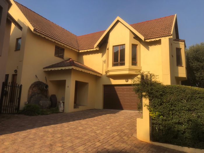 To Rent: House in Clubview with 4 bedrooms, pool, garden, and double garage.