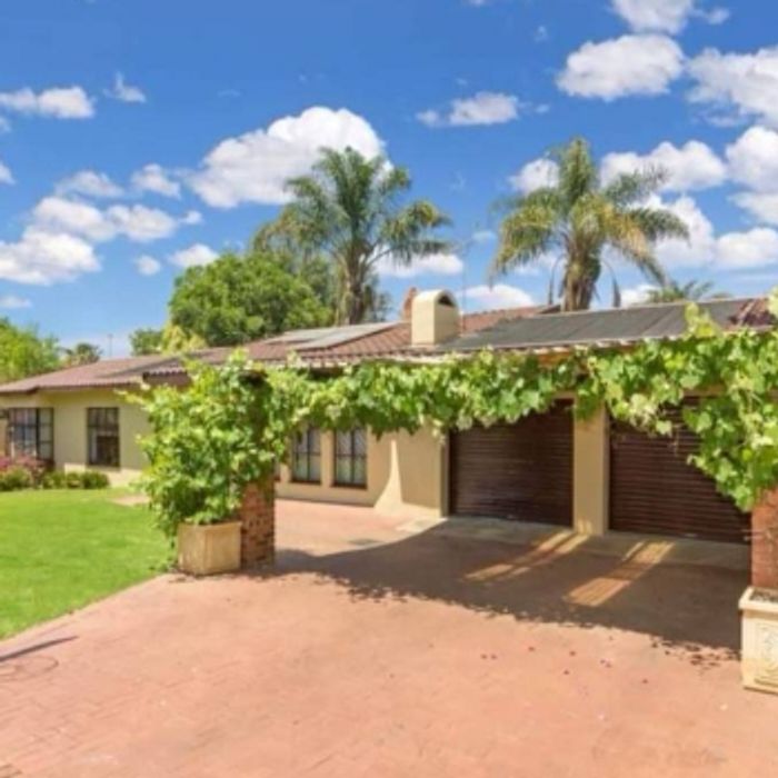 Secure 5-Bed House with Pool, Solar Backup, and Garden in Randpark Ridge