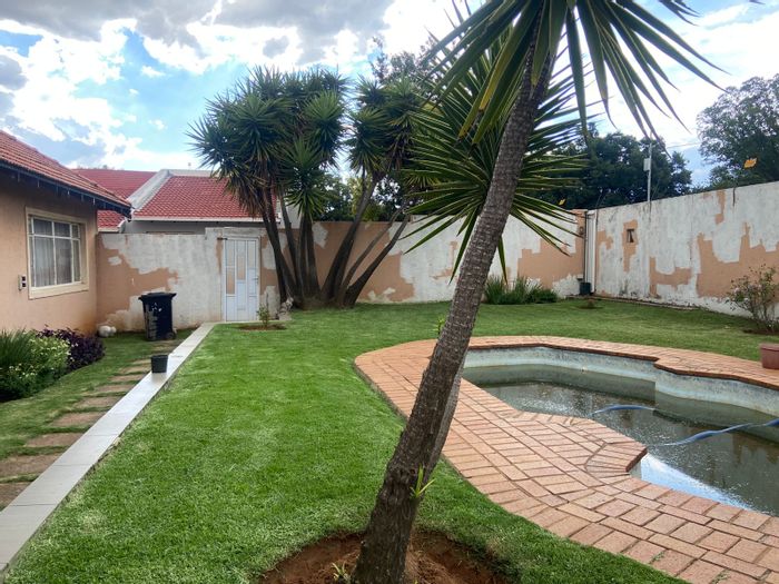 House To Rent in Wannenburghoogte: 4 Bedrooms, Pool, Gardens, Pet-Friendly.