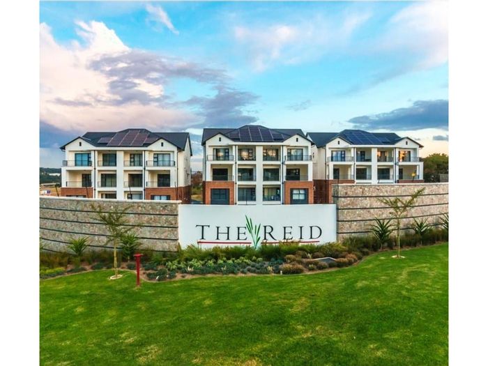 Pet-friendly 1-bedroom apartment with balcony, parking in Linbro Park - To Rent.