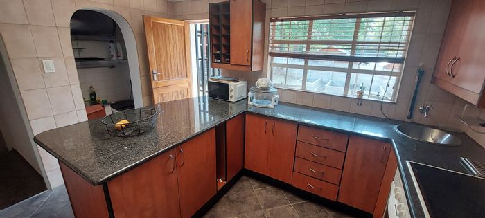 Cottage To Rent in Rembrandt Park: Secure, self-contained with garden access and amenities.