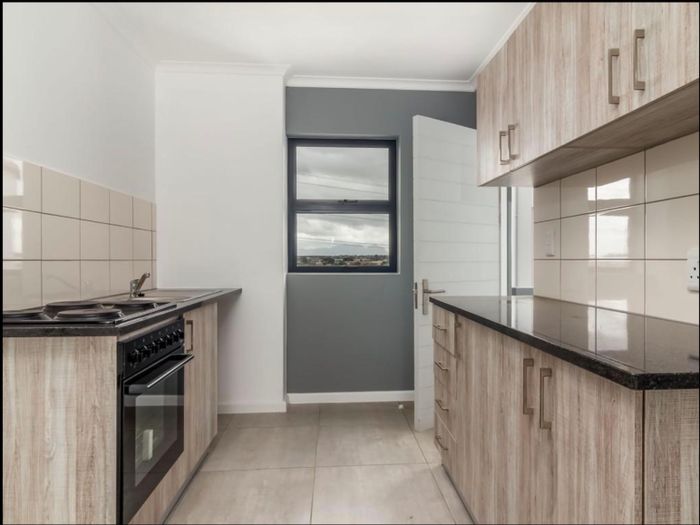 2-Bedroom Apartment To Rent in Aan De Wijnlanden with Pool and Security Access.