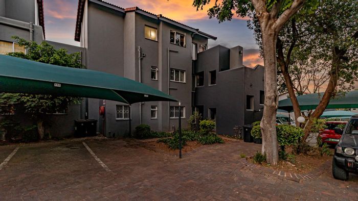 Northgate Apartment To Rent: 3 Bedrooms, Private Garden, 2 Parking Spaces.