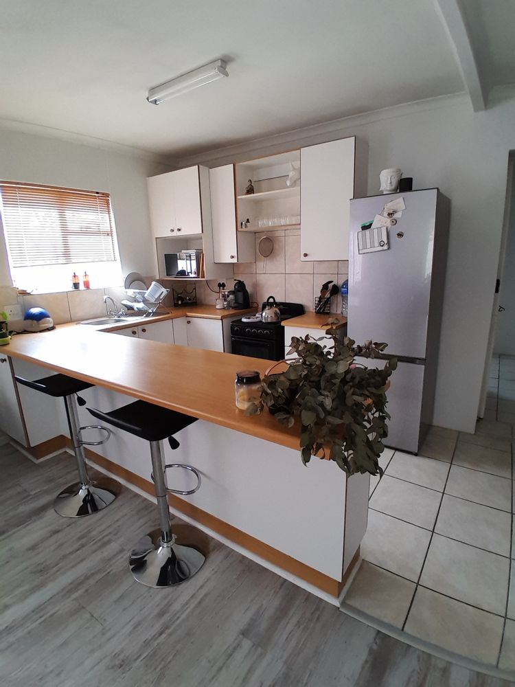 Quant kitchen with ample cabinets and countertop space