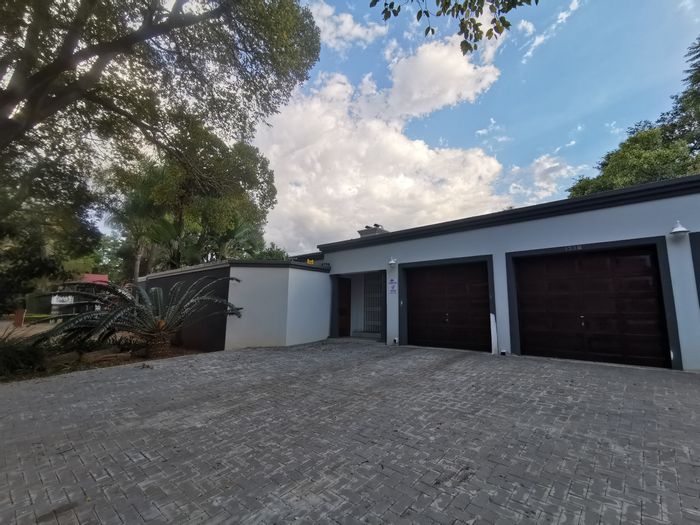 4-bedroom house in Brooklyn with pet-friendly yard and separate flatlet. To Rent.