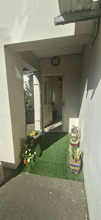 3-Bedroom Apartment To Rent in Sherwood, close to amenities and secure parking.