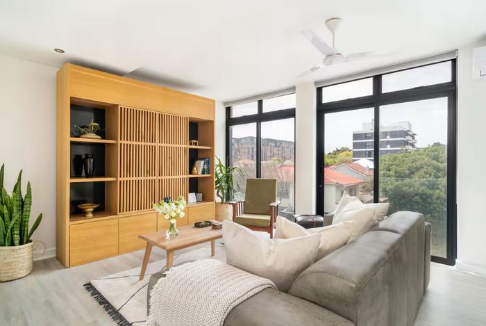 Apartment to Rent in Gardens: 2 bedrooms, secure parking, near shopping and transport.