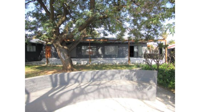 Noordwyk House To Rent: 3 Bedrooms, 2 Bathrooms, Carport, Garden Service Included.