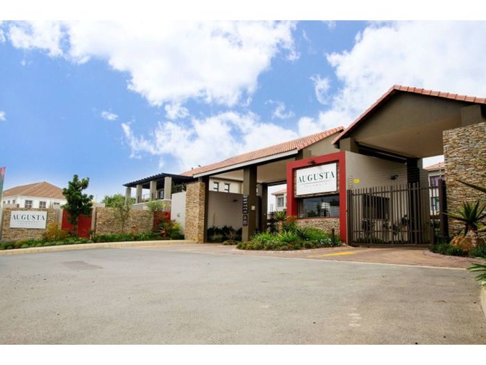 Fourways Apartment To Rent: 1 Bed, Pool, Clubhouse, Security, Close to Shopping.